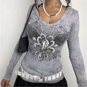 NWT Y2K Inspired Fleur De Lis Grunge Long Sleeve V Neck Shirt Graphic Top Small